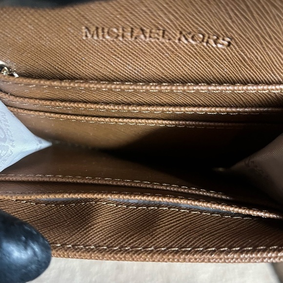 Michael Kors Jet Set Travel wallet w/keychain - Picture 4 of 9